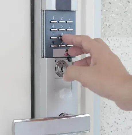 Secure safe with a combination dial and locking mechanism